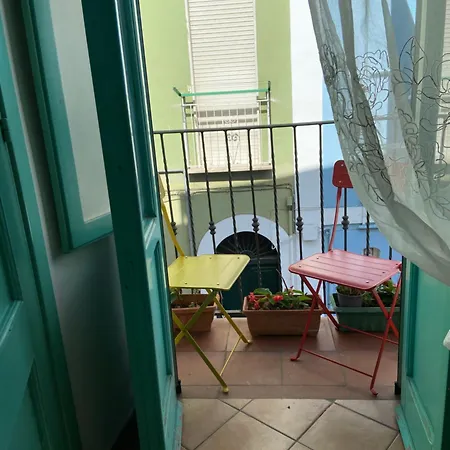 Caieta: La Casa Nella Roccia Affittacamere