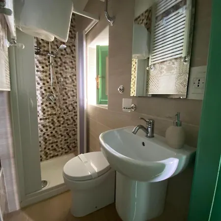 Caieta: La Casa Nella Roccia 招待所 3*