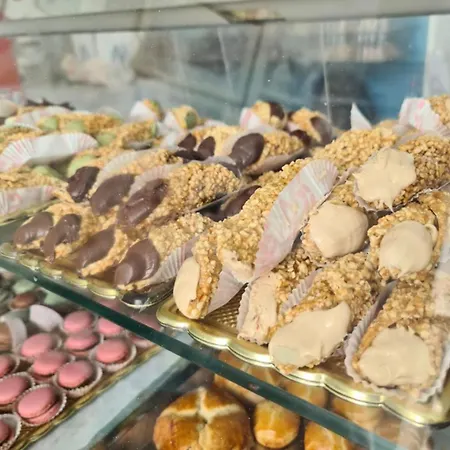 Caieta: La Casa Nella Roccia 招待所 3*